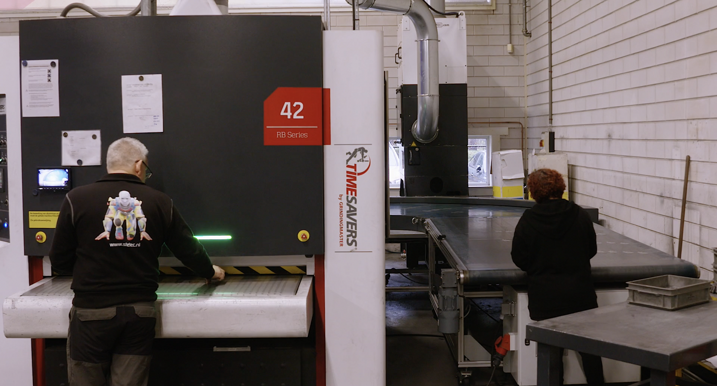 Stetec demands efficiency in finishing sheet metal Timesavers